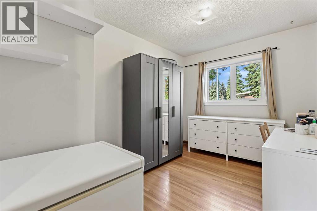 Single Family House Bungalow for Sale in  Governor Drive SW Glamorgan Calgary 