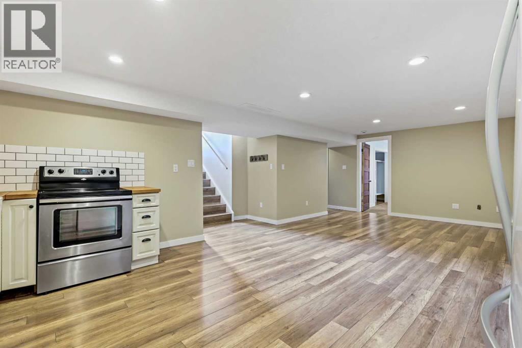 Single Family House Bungalow for Sale in  Governor Drive SW Glamorgan Calgary 