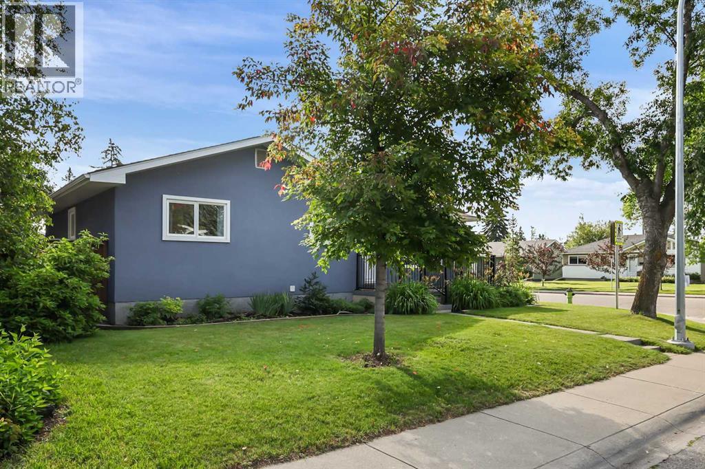 Single Family House Bungalow for Sale in  Governor Drive SW Glamorgan Calgary 