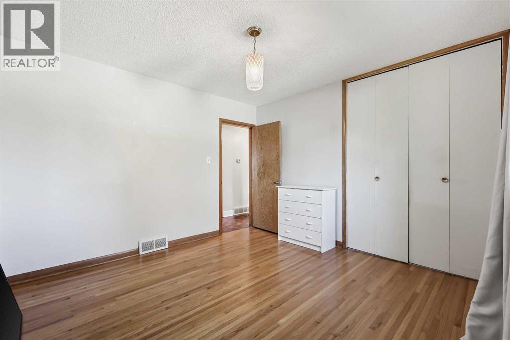 Single Family House Bungalow for Sale in  Governor Drive SW Glamorgan Calgary 