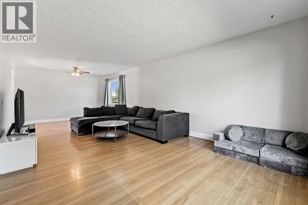 Single Family House Bungalow for Sale in  Governor Drive SW Glamorgan Calgary 