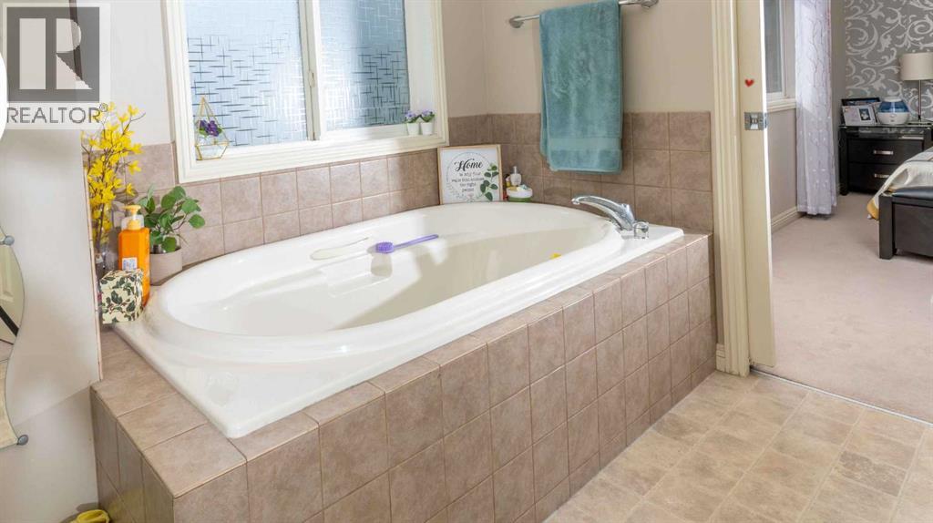 Photo 5 of 87 Kincora Drive Nw, Calgary AB