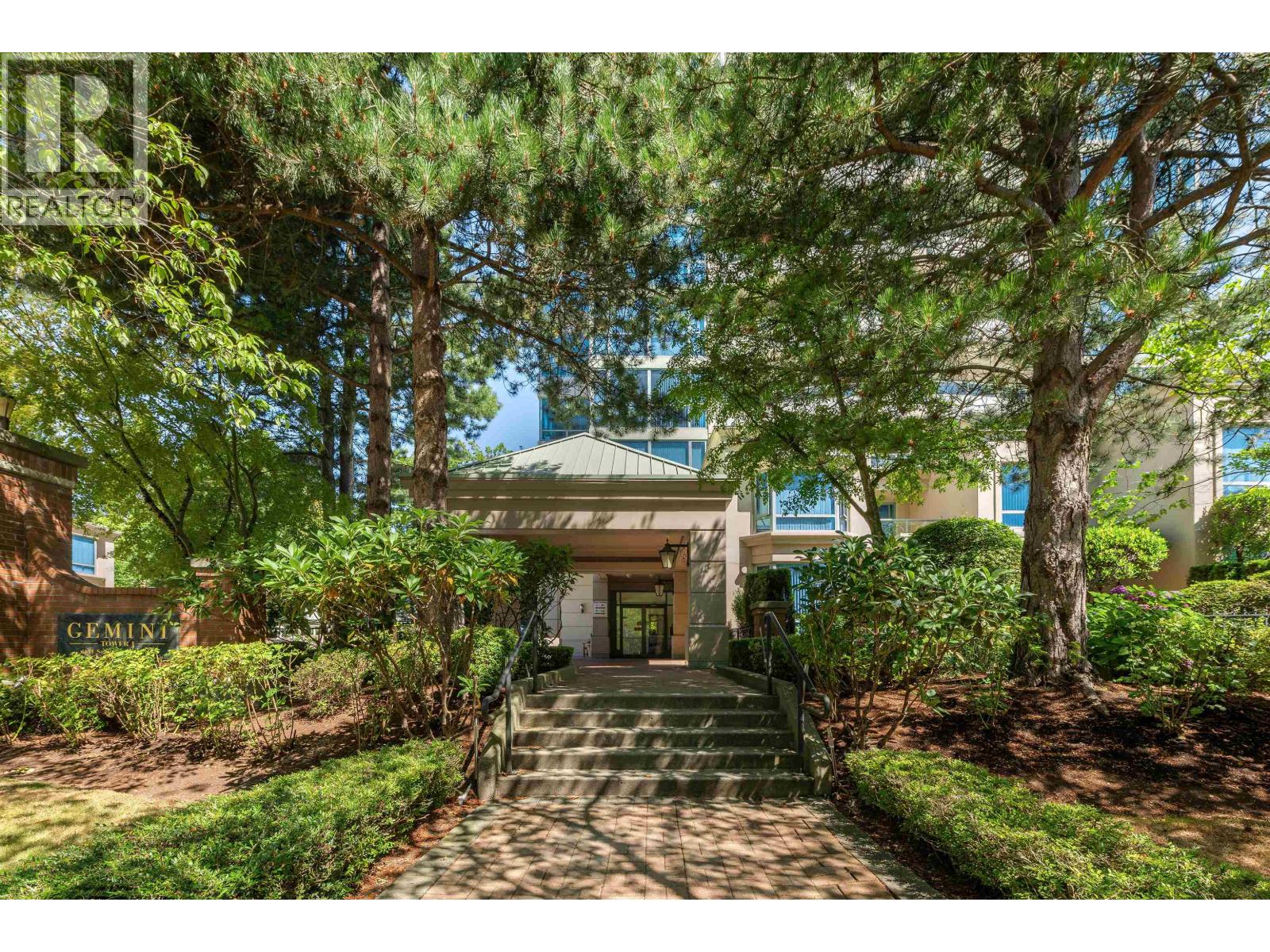 Photo 7 of 1203 6611 Southoaks Crescent, Burnaby BC
