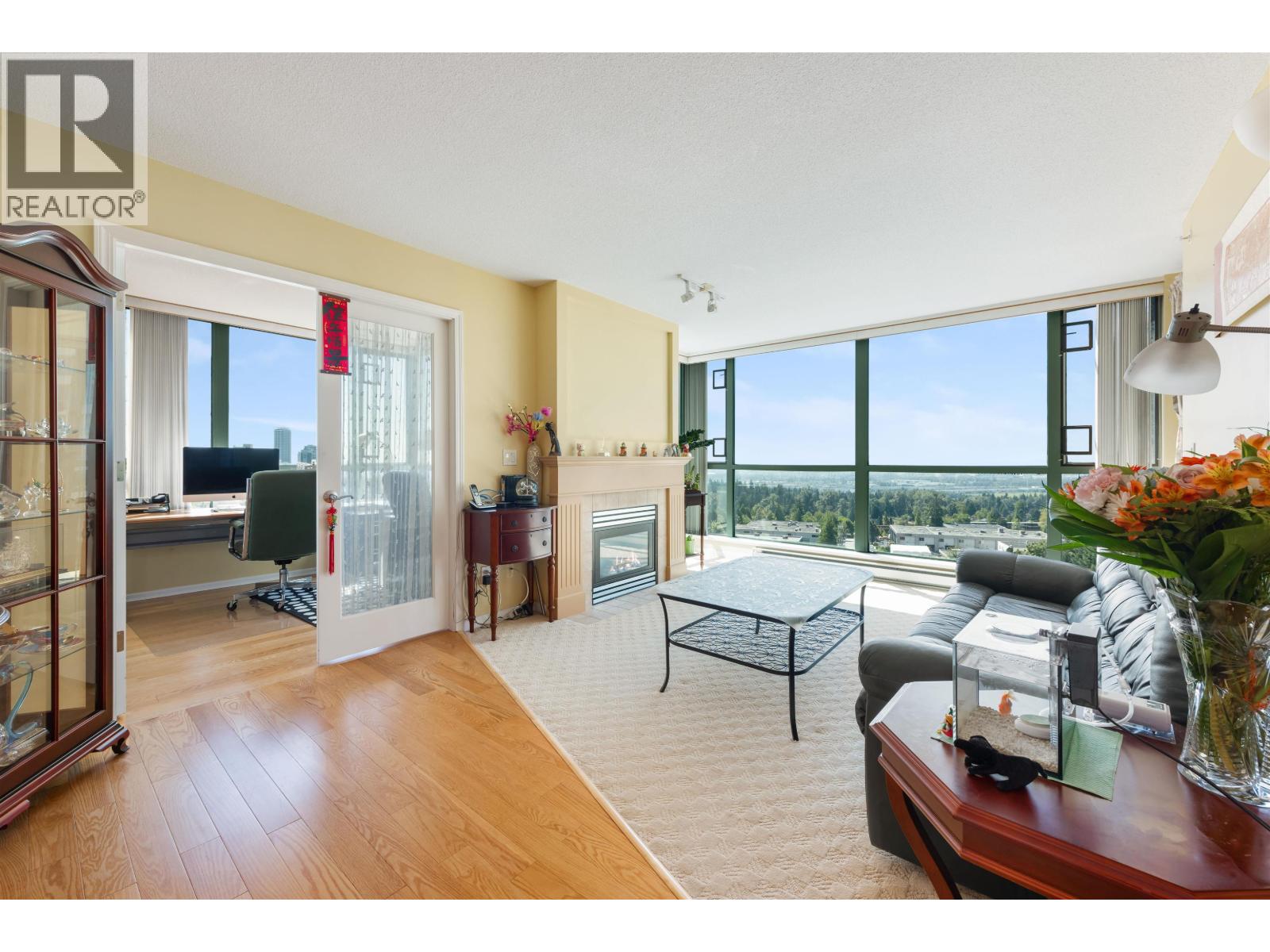 Photo 6 of 1203 6611 Southoaks Crescent, Burnaby BC
