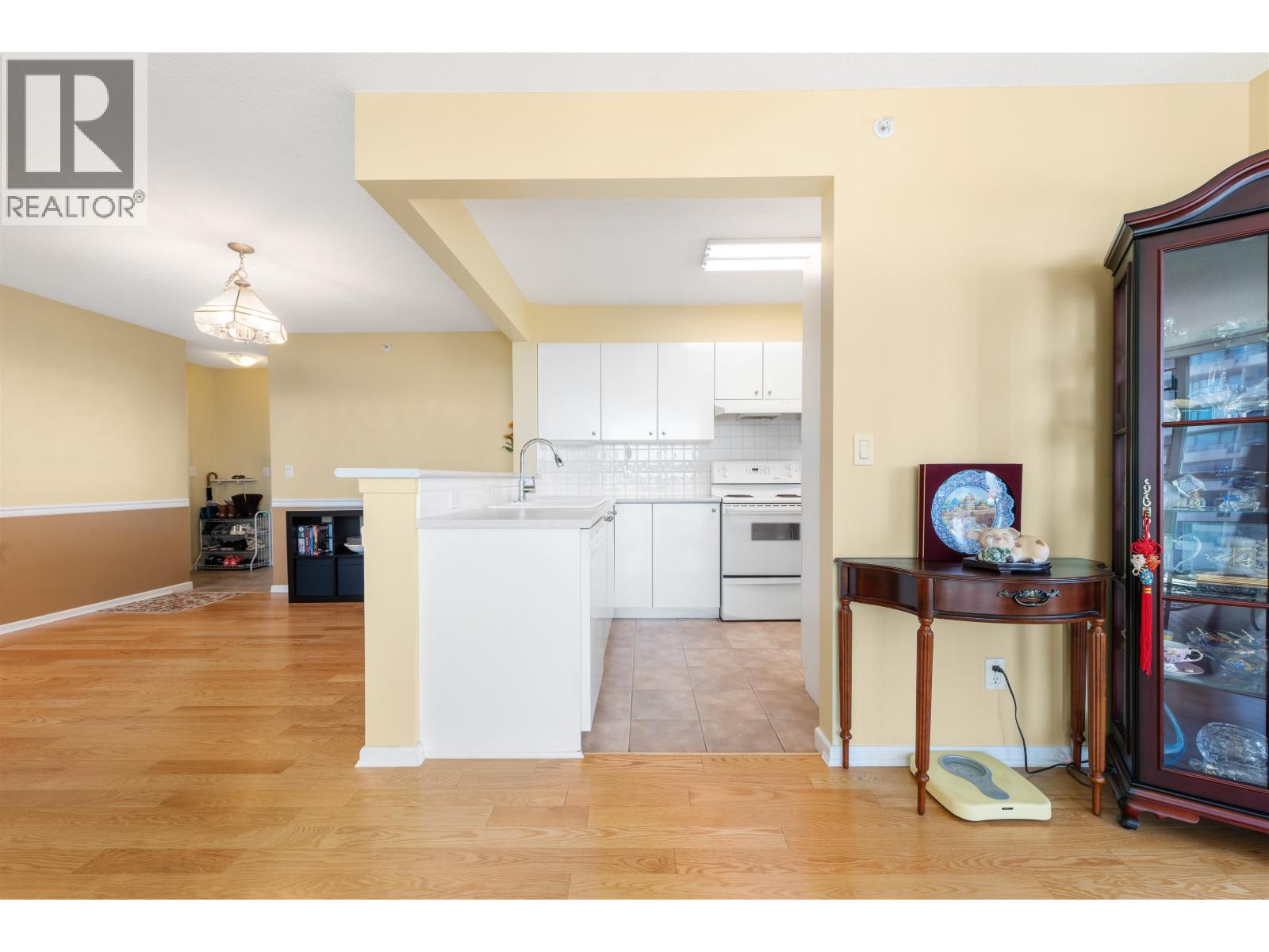 Photo 20 of 1203 6611 Southoaks Crescent, Burnaby BC