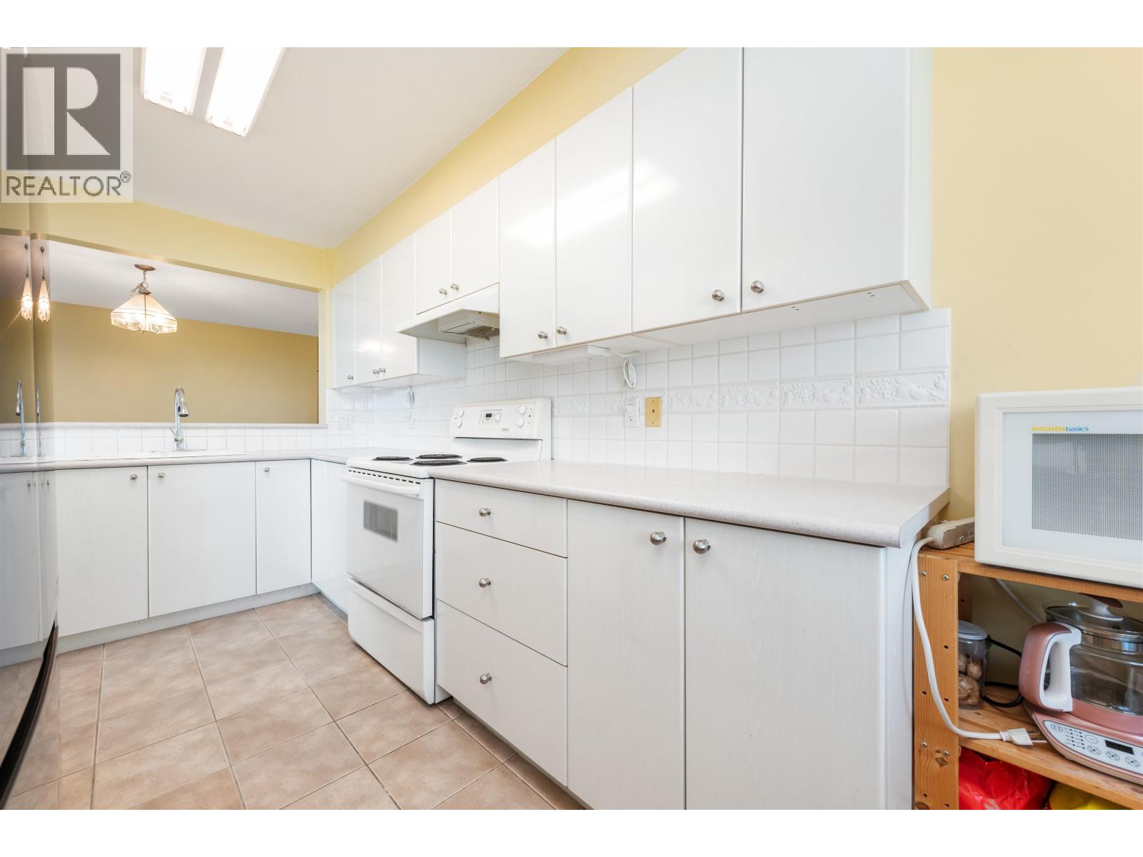 Photo 2 of 1203 6611 Southoaks Crescent, Burnaby BC