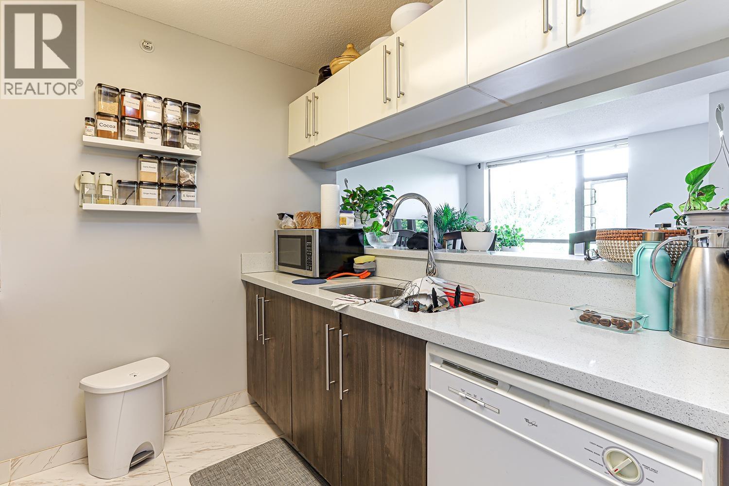 Photo 4 of 308 3520 Crowley Drive, Vancouver BC