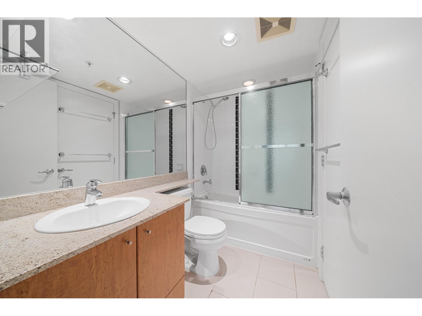 Photo 14 of 607 7063 Hall Avenue, Burnaby BC