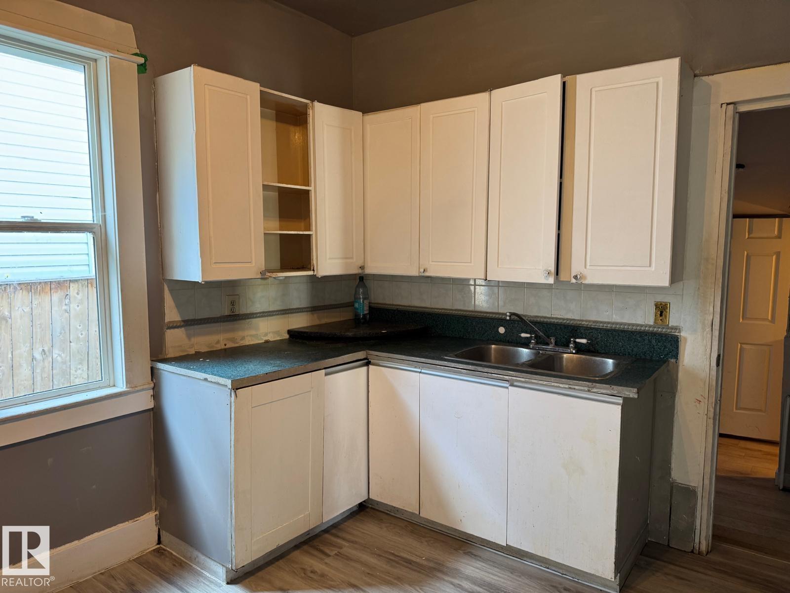 Photo 18 of 11734 87 St Nw, Edmonton AB