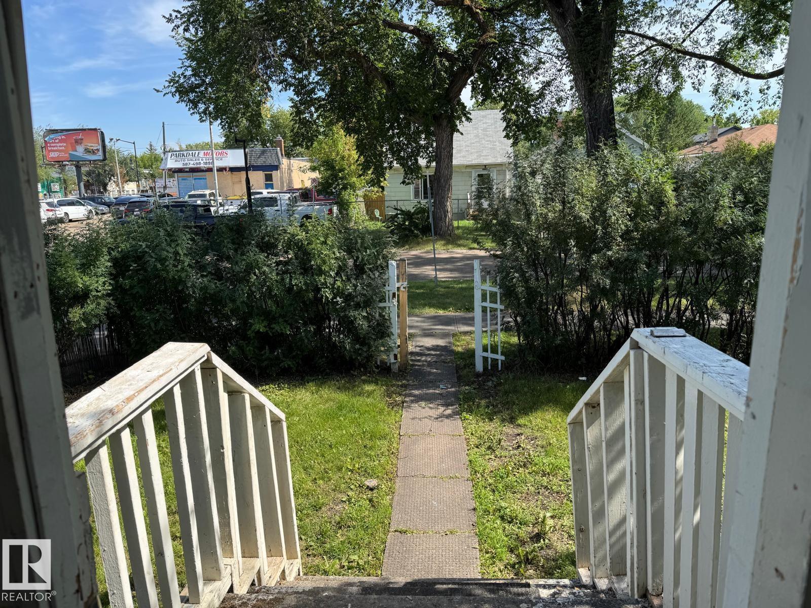 Photo 1 of 11734 87 St Nw, Edmonton AB