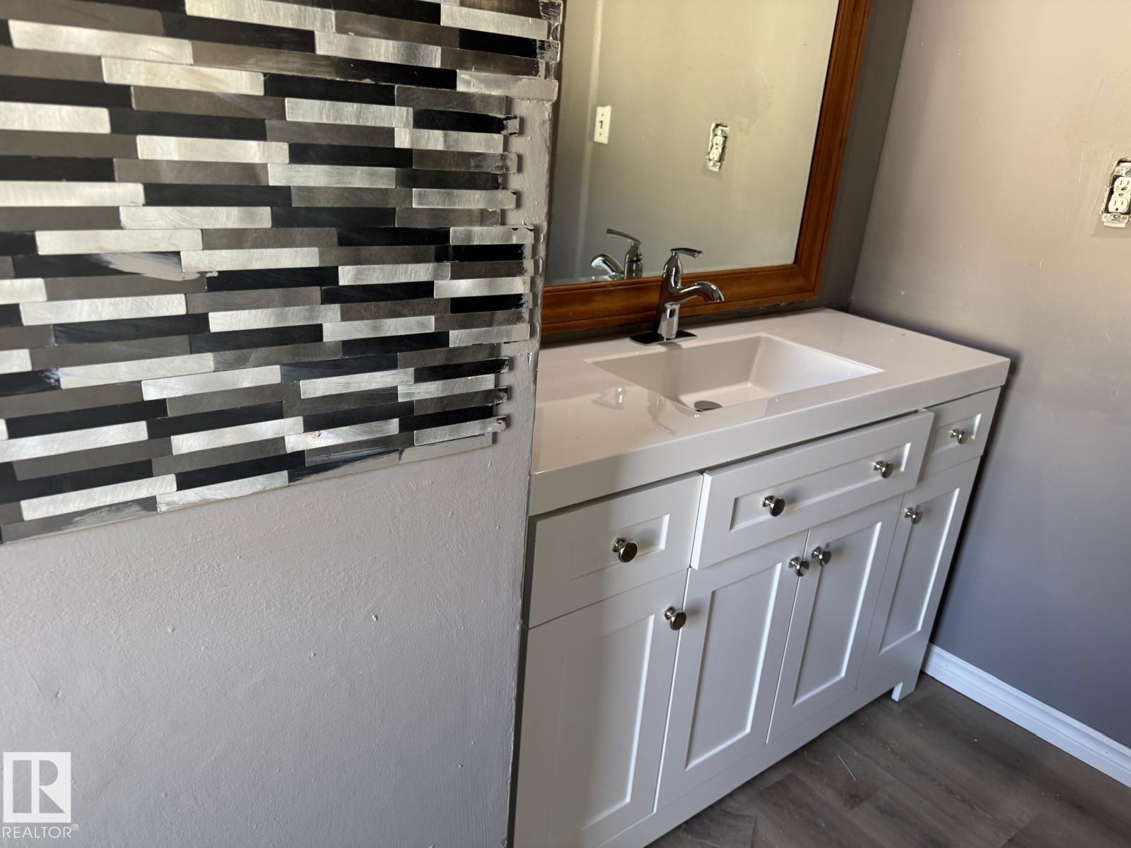 Photo 15 of 11734 87 St Nw, Edmonton AB