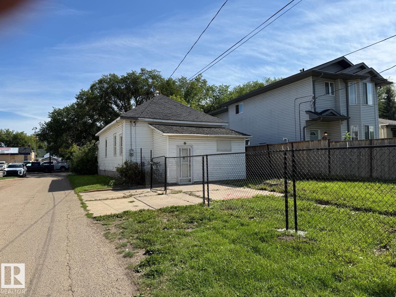 Photo 7 of 11734 87 St Nw, Edmonton AB