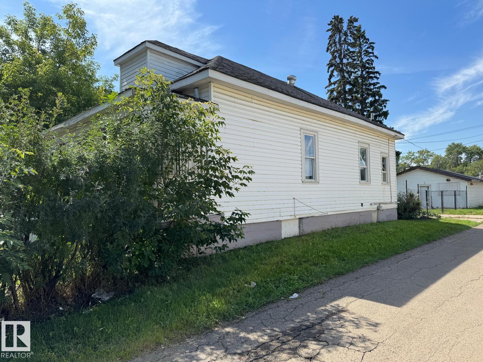 Photo 4 of 11734 87 St Nw, Edmonton AB