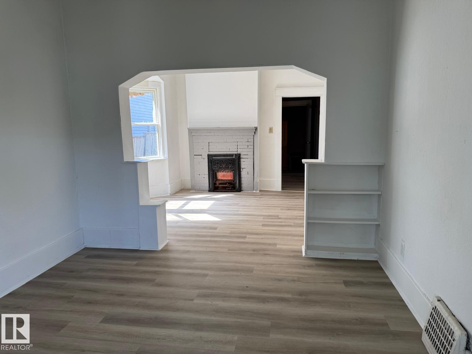 Photo 5 of 11734 87 St Nw, Edmonton AB