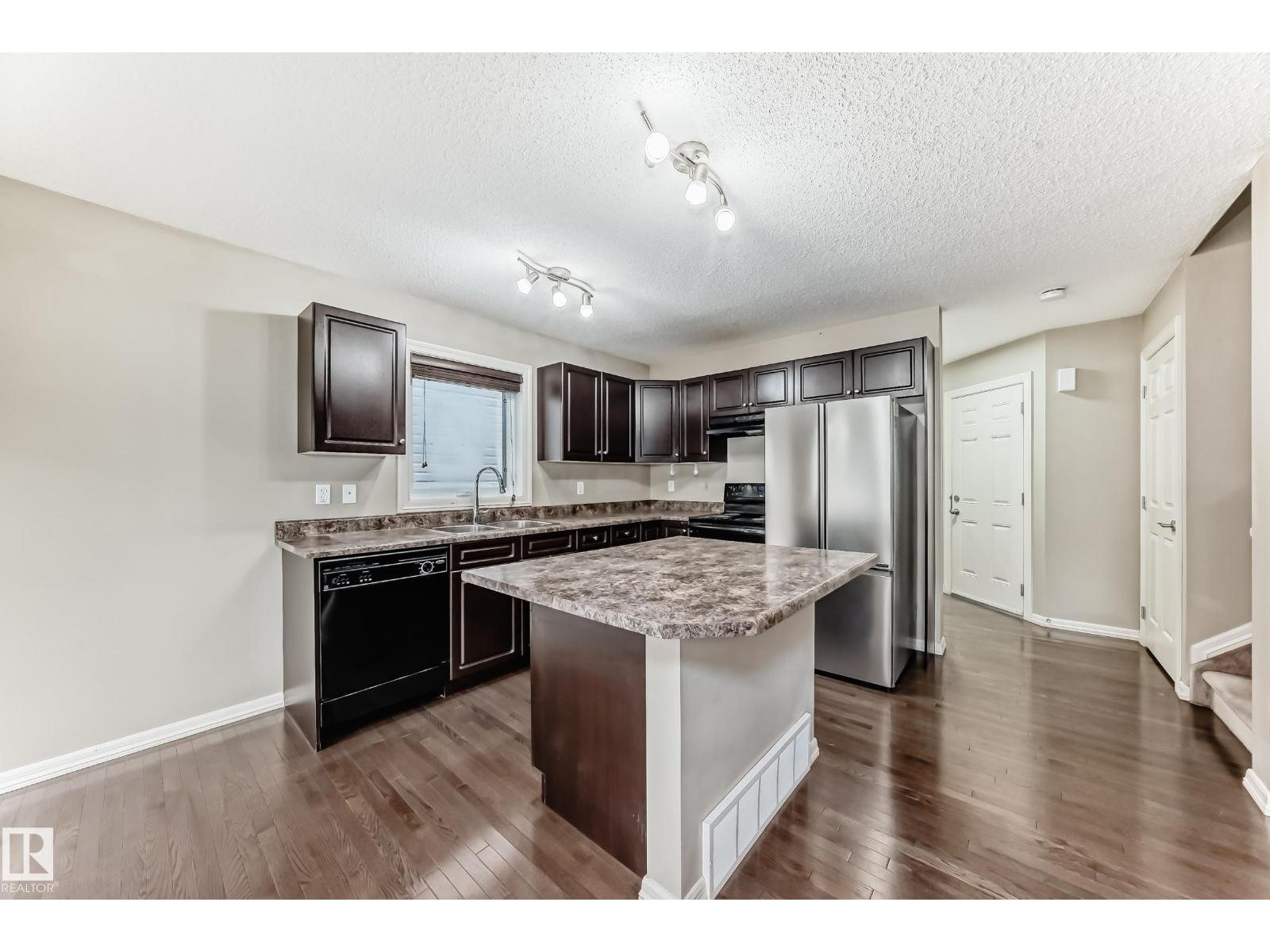 Photo 4 of 7 655 Tamarack Rd Nw, Edmonton AB