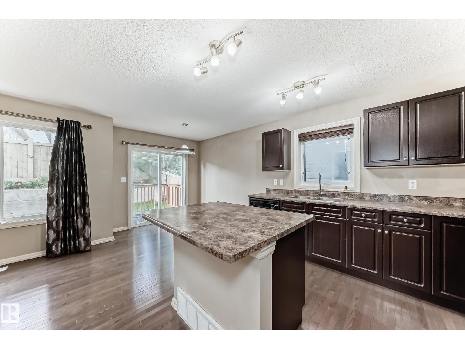 Photo 5 of 7 655 Tamarack Rd Nw, Edmonton AB