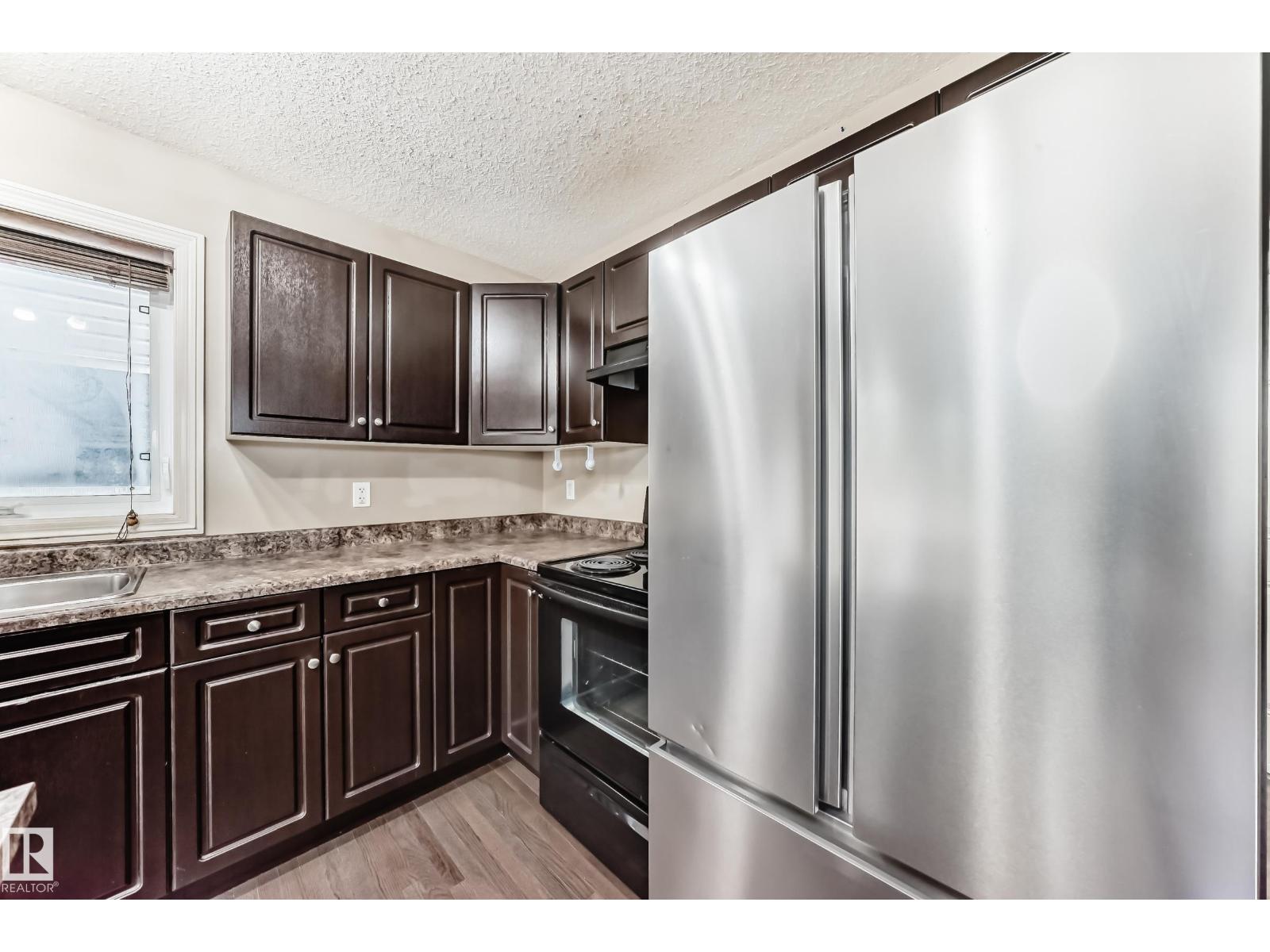Photo 6 of 7 655 Tamarack Rd Nw, Edmonton AB