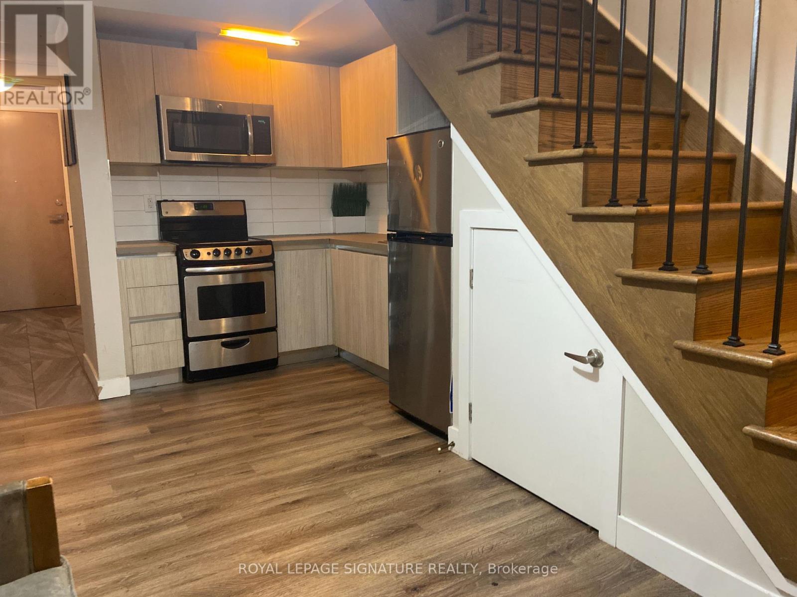 Photo 6 of 402 335 College Street, Toronto ON
