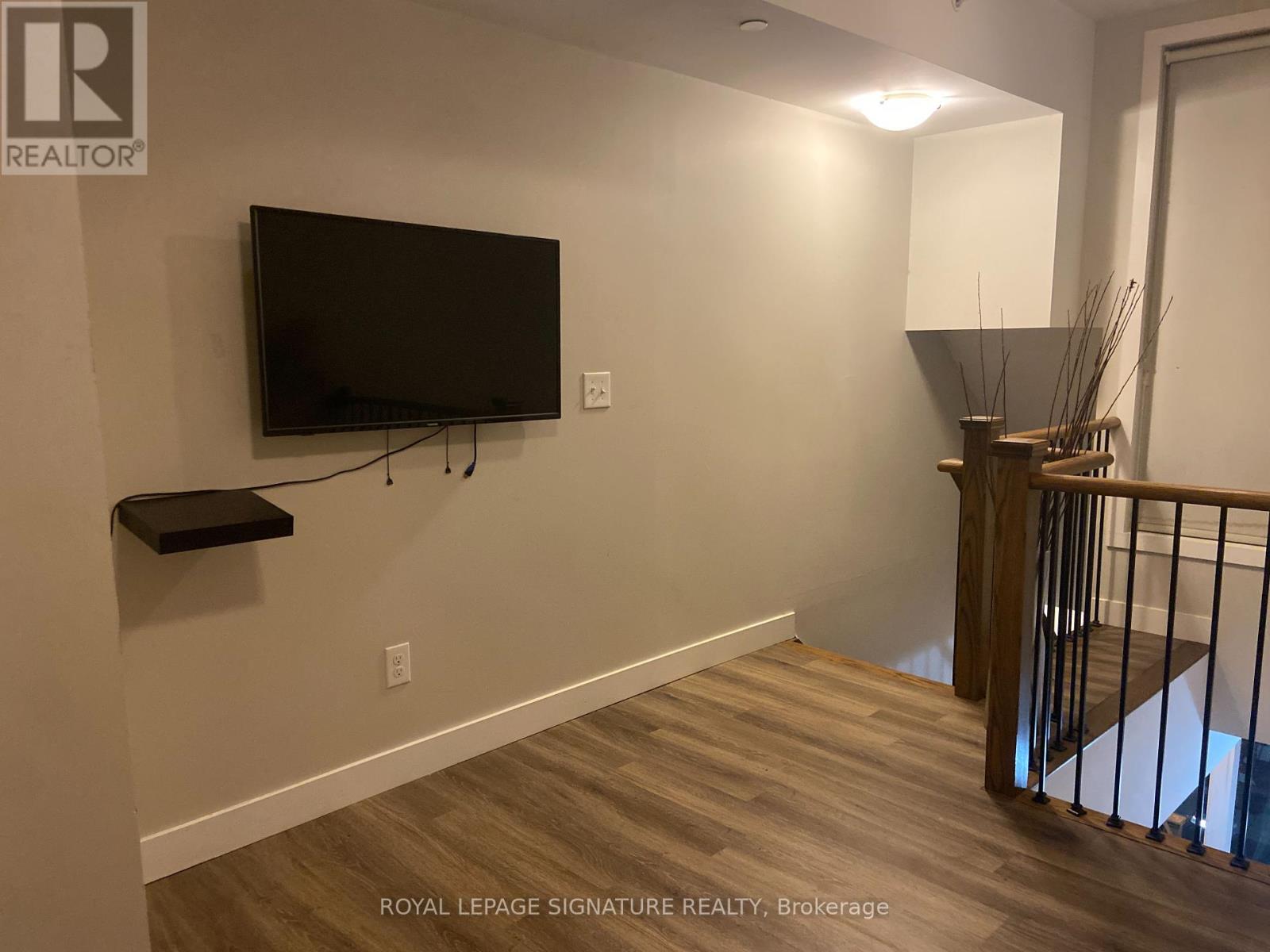 Photo 3 of 402 335 College Street, Toronto ON