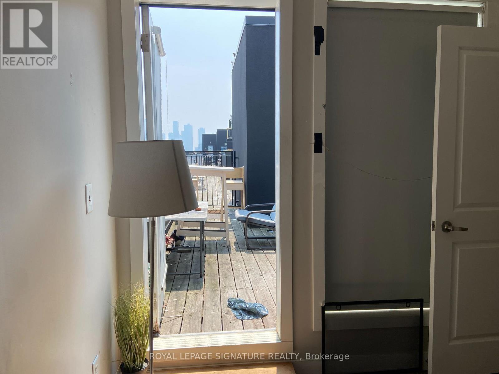 Photo 2 of 402 335 College Street, Toronto ON