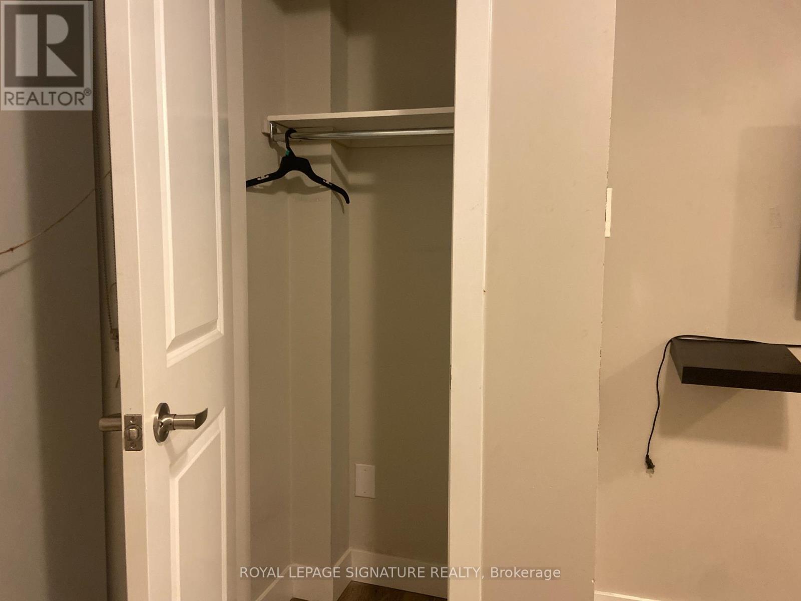 Photo 11 of 402 335 College Street, Toronto ON