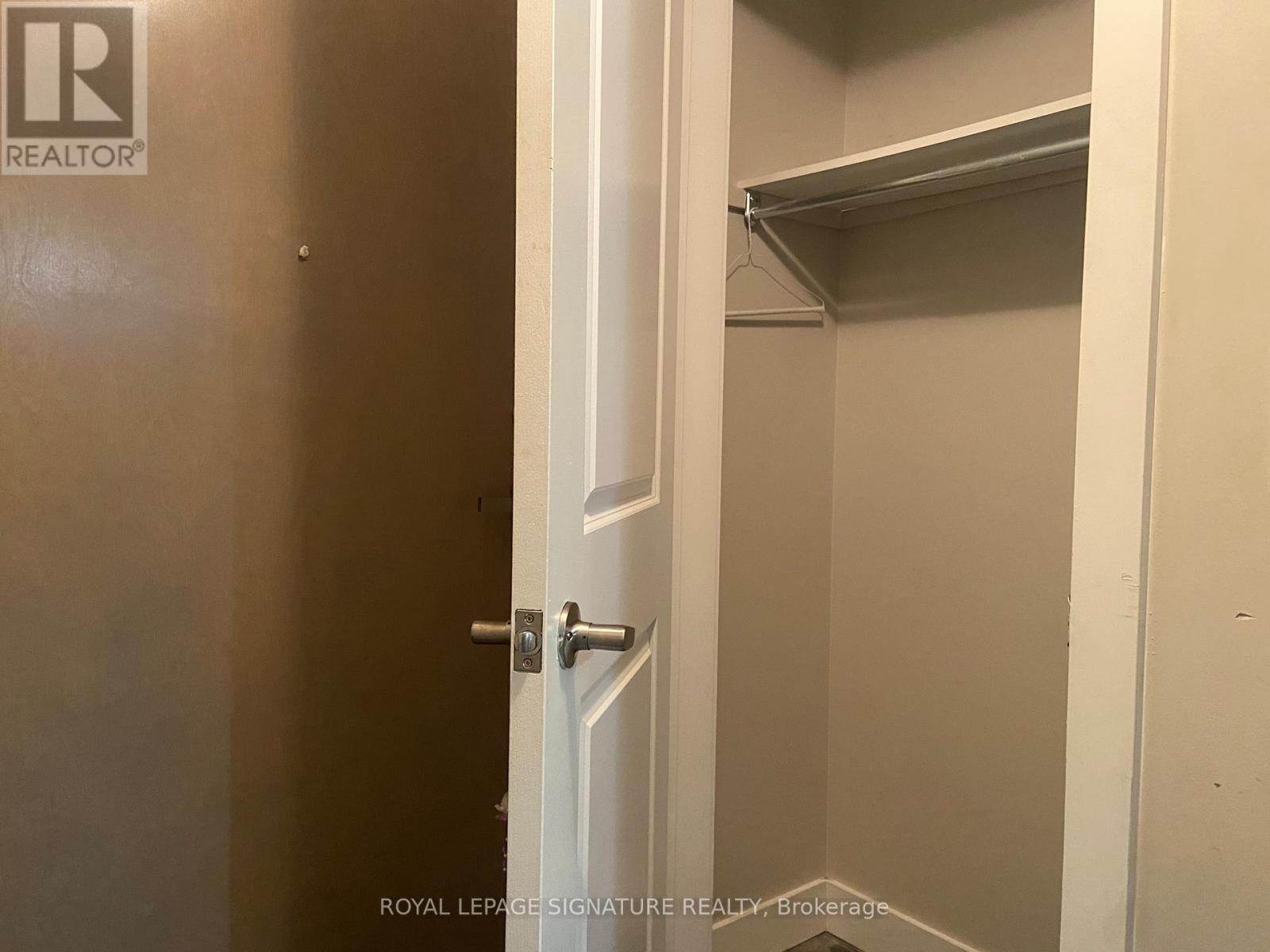 Photo 18 of 402 335 College Street, Toronto ON