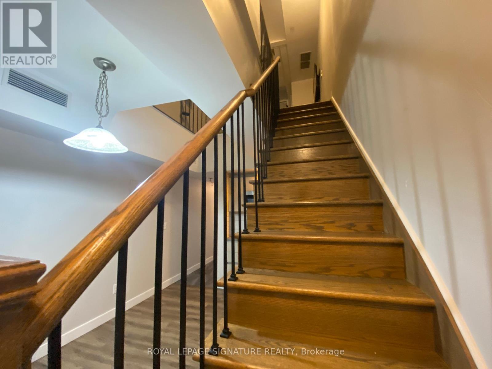 Photo 9 of 402 335 College Street, Toronto ON