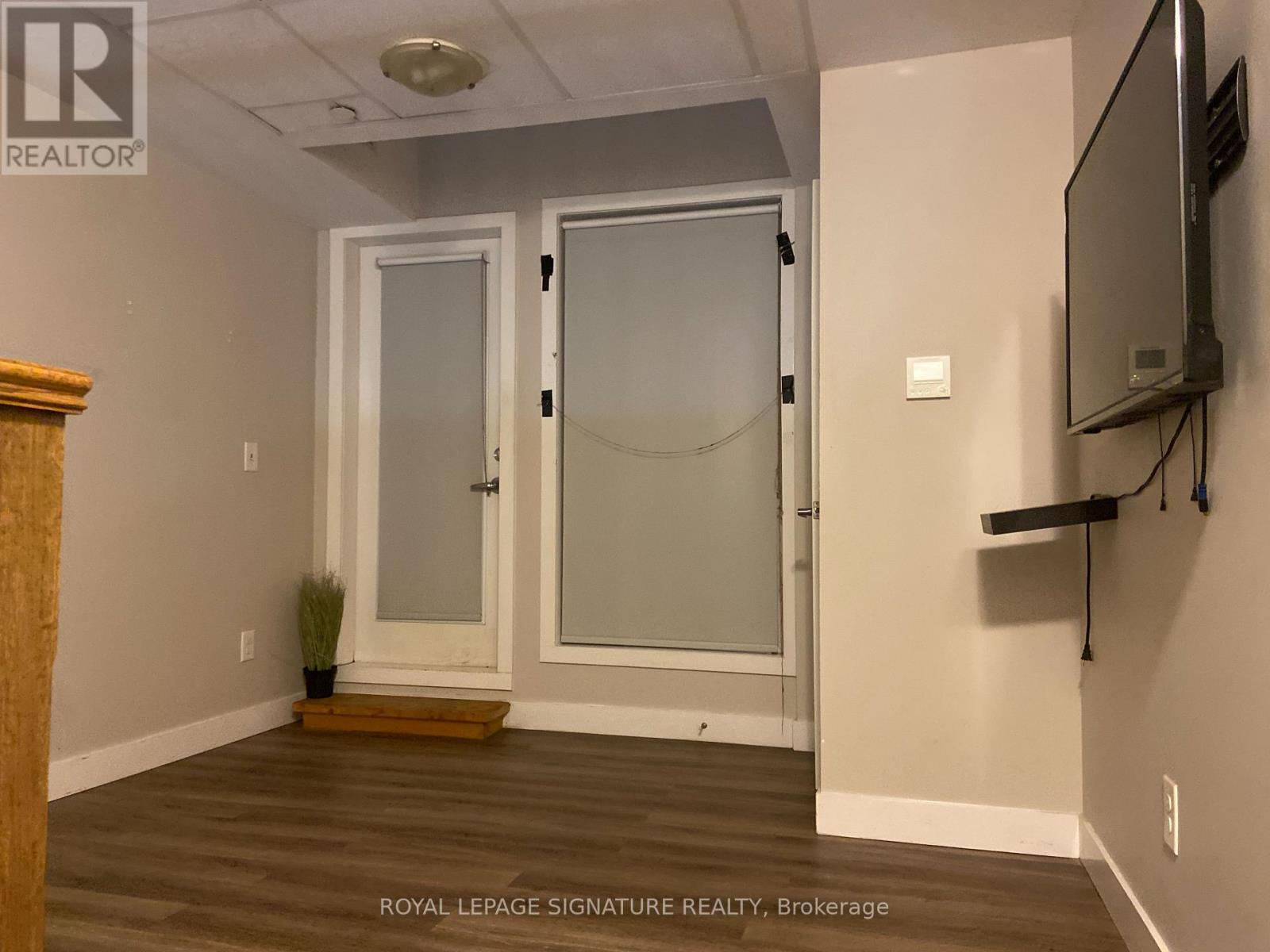 Photo 16 of 402 335 College Street, Toronto ON