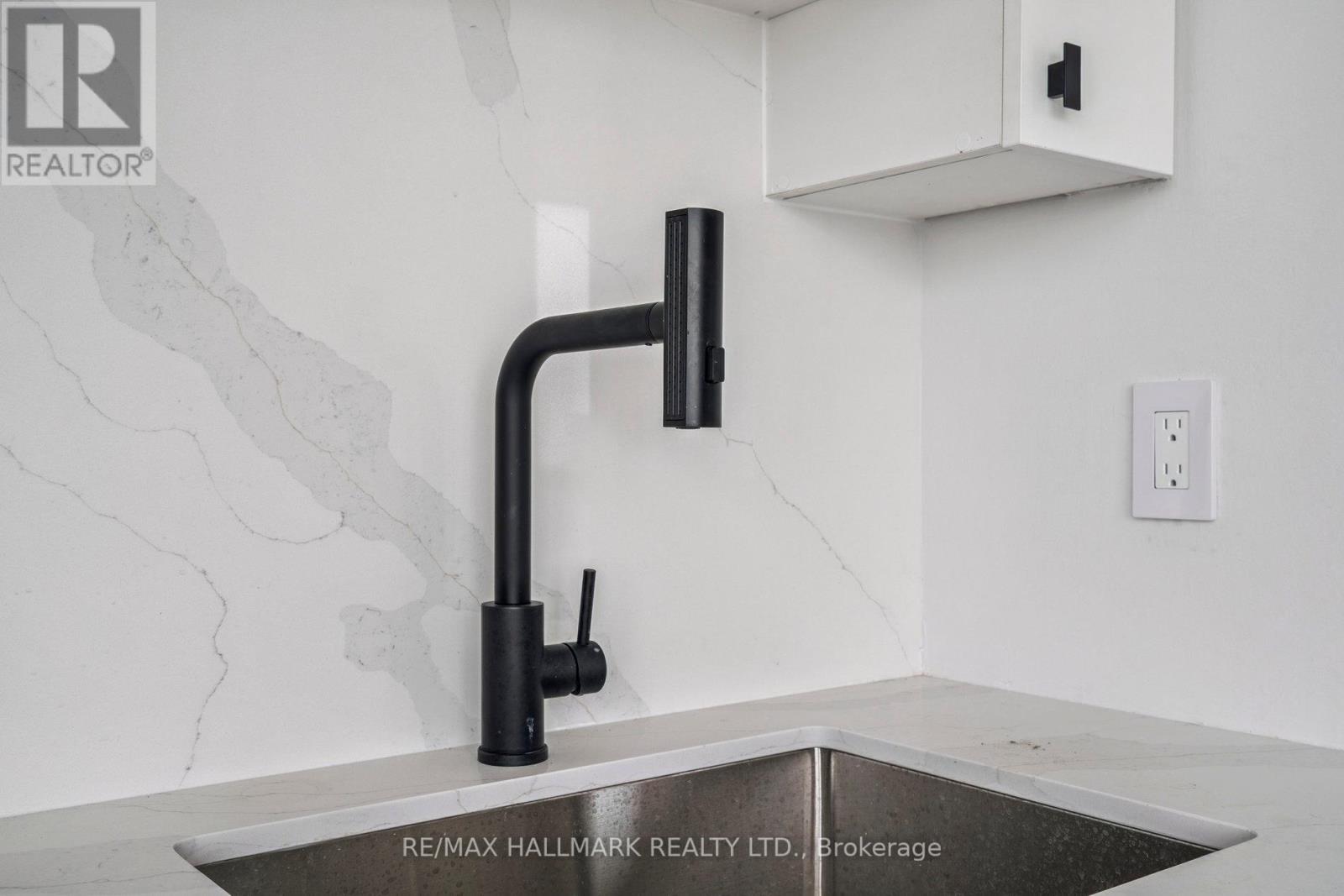 Photo 5 of 1214 7 Bishop Avenue, Toronto ON