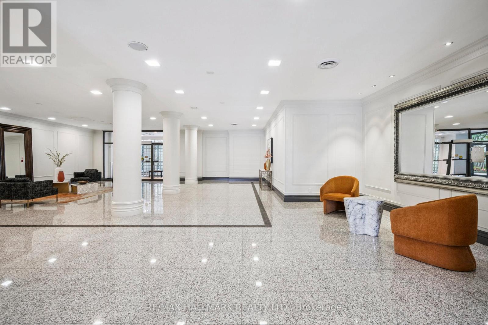 Photo 8 of 1214 7 Bishop Avenue, Toronto ON