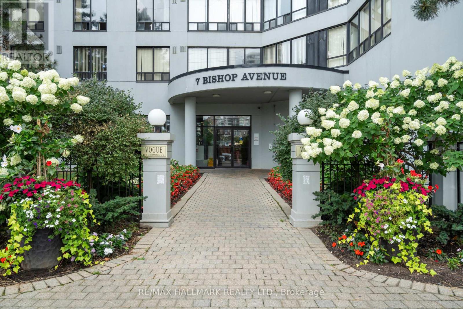 Photo 9 of 1214 7 Bishop Avenue, Toronto ON