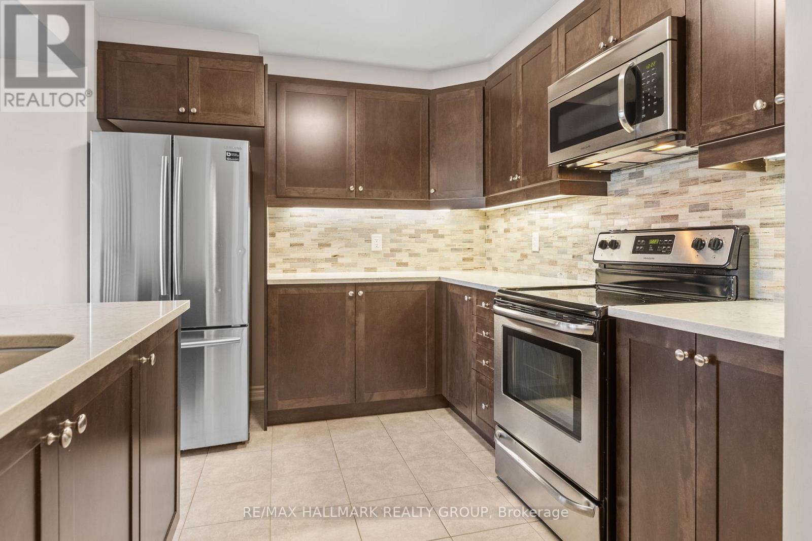 Photo 18 of 463 White Arctic Avenue, Ottawa ON