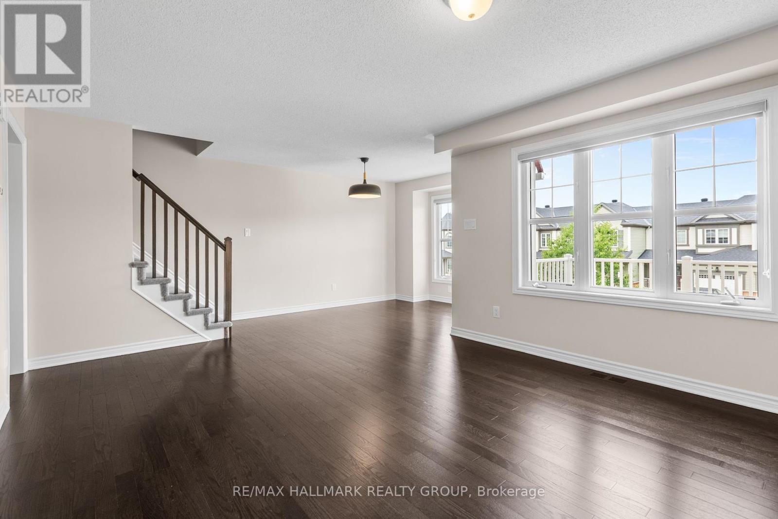 Photo 24 of 463 White Arctic Avenue, Ottawa ON