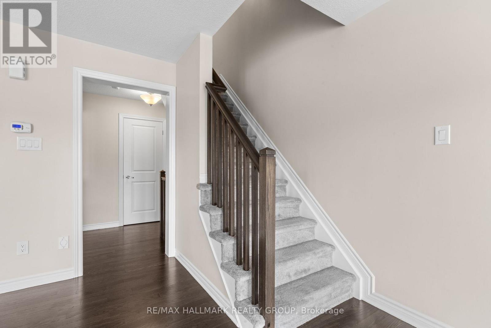 Photo 20 of 463 White Arctic Avenue, Ottawa ON