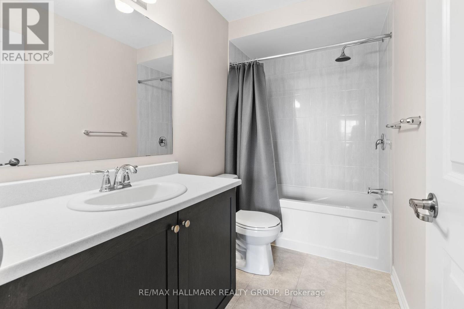 Photo 8 of 463 White Arctic Avenue, Ottawa ON
