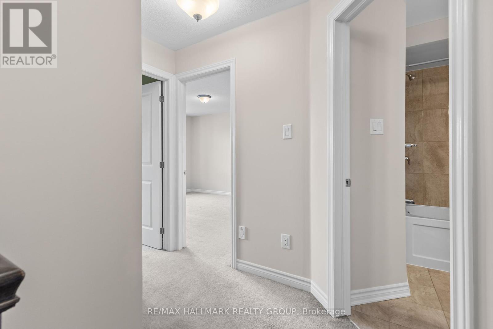 Photo 11 of 463 White Arctic Avenue, Ottawa ON