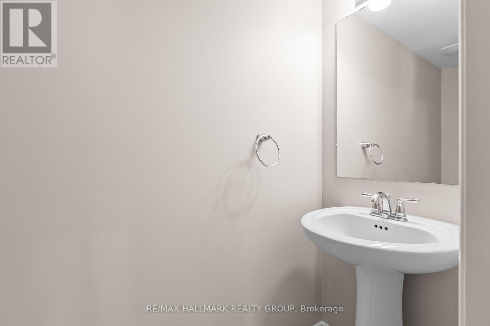 Photo 14 of 463 White Arctic Avenue, Ottawa ON