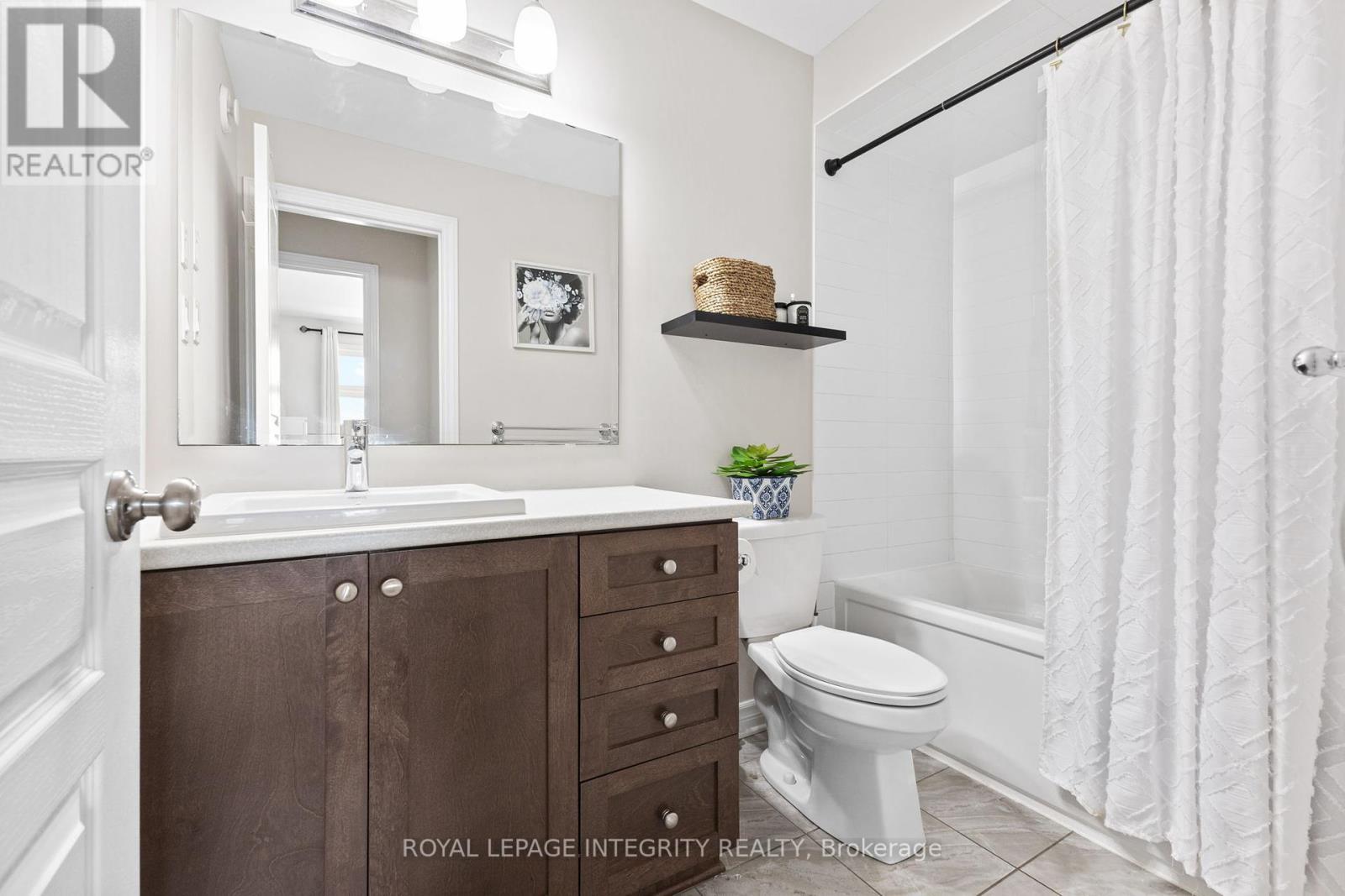 Photo 2 of 611 Compass Street, Ottawa ON
