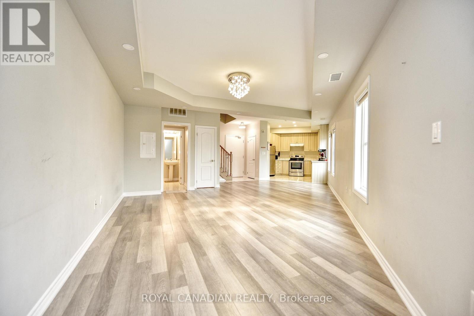 Photo 6 of 225 3865 Major Mackenzie Drive, Vaughan ON