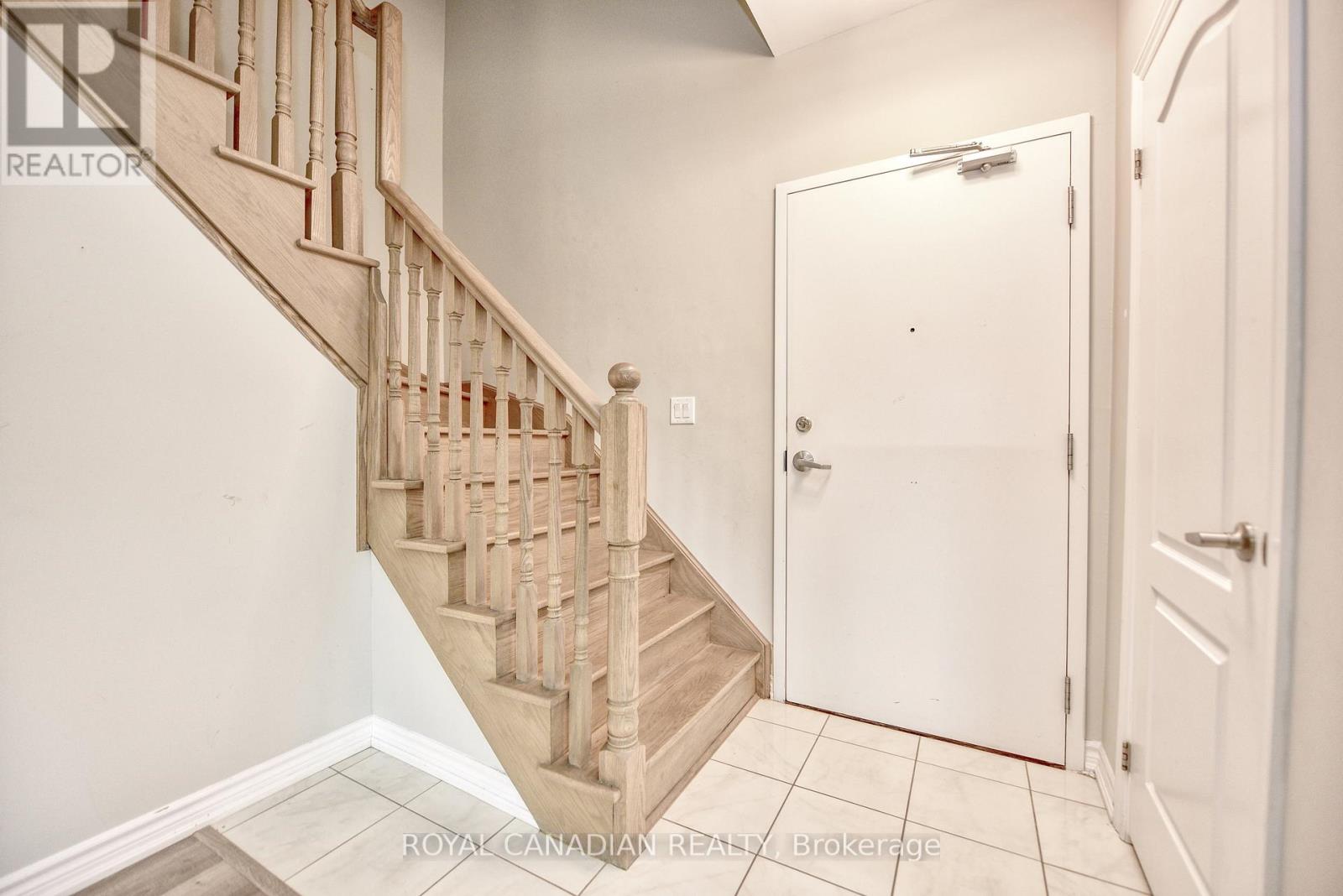 Photo 3 of 225 3865 Major Mackenzie Drive, Vaughan ON