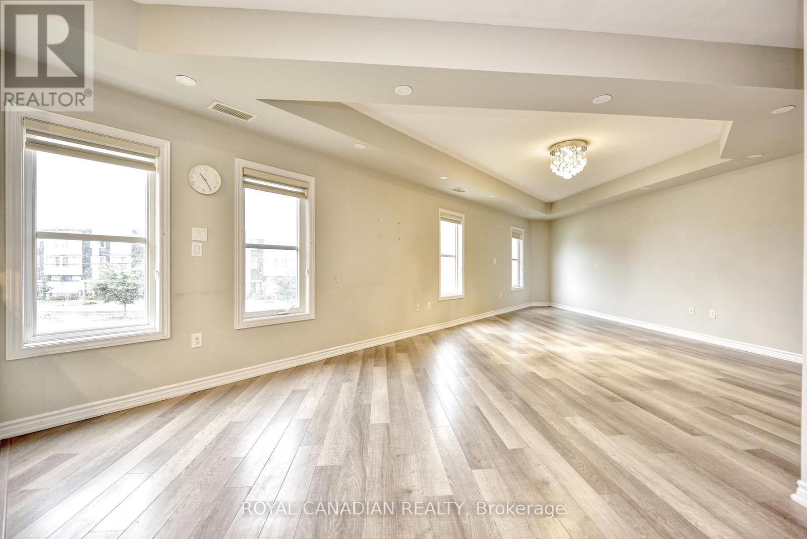 Photo 11 of 225 3865 Major Mackenzie Drive, Vaughan ON