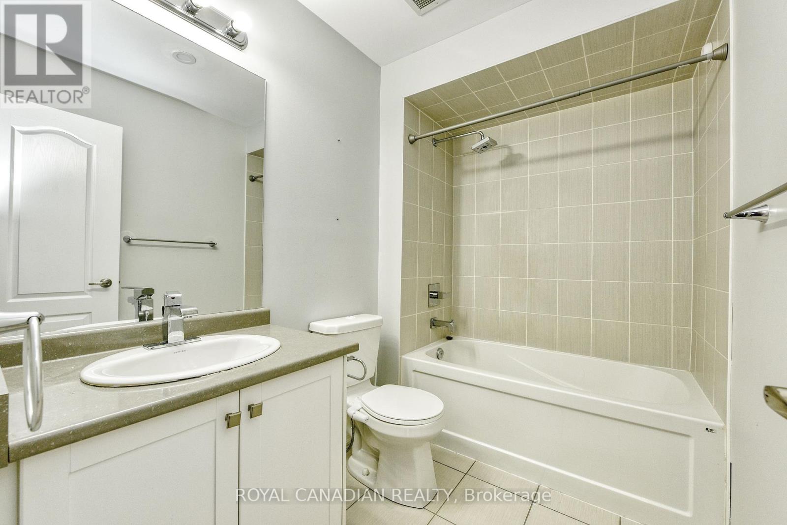Photo 25 of 225 3865 Major Mackenzie Drive, Vaughan ON