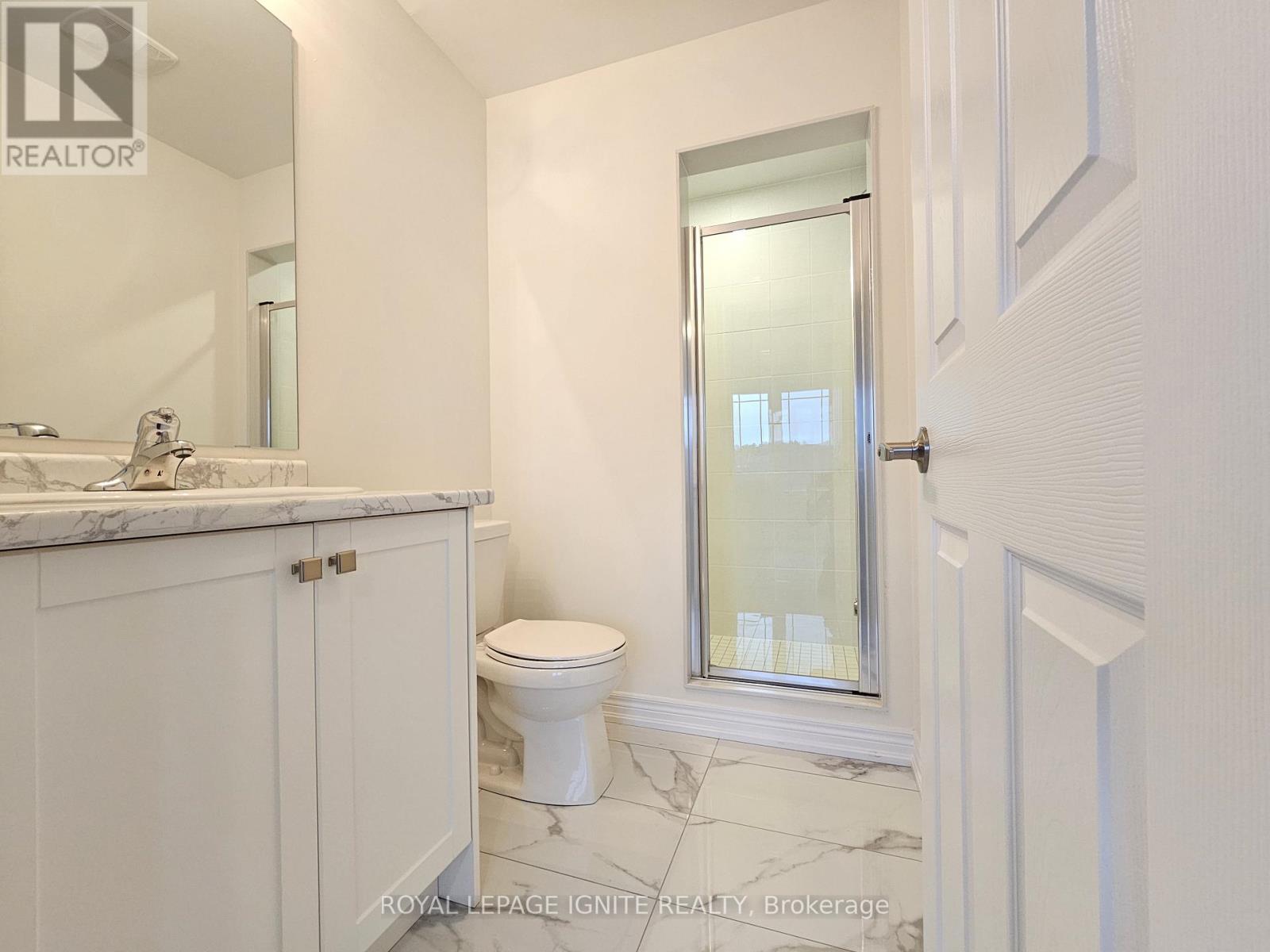 Photo 9 of 919 Crowsnest Hollow, Pickering ON