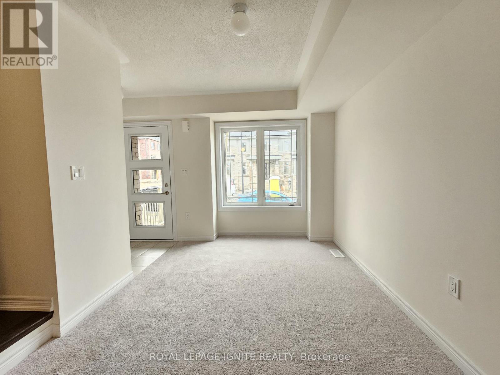 Photo 1 of 919 Crowsnest Hollow, Pickering ON
