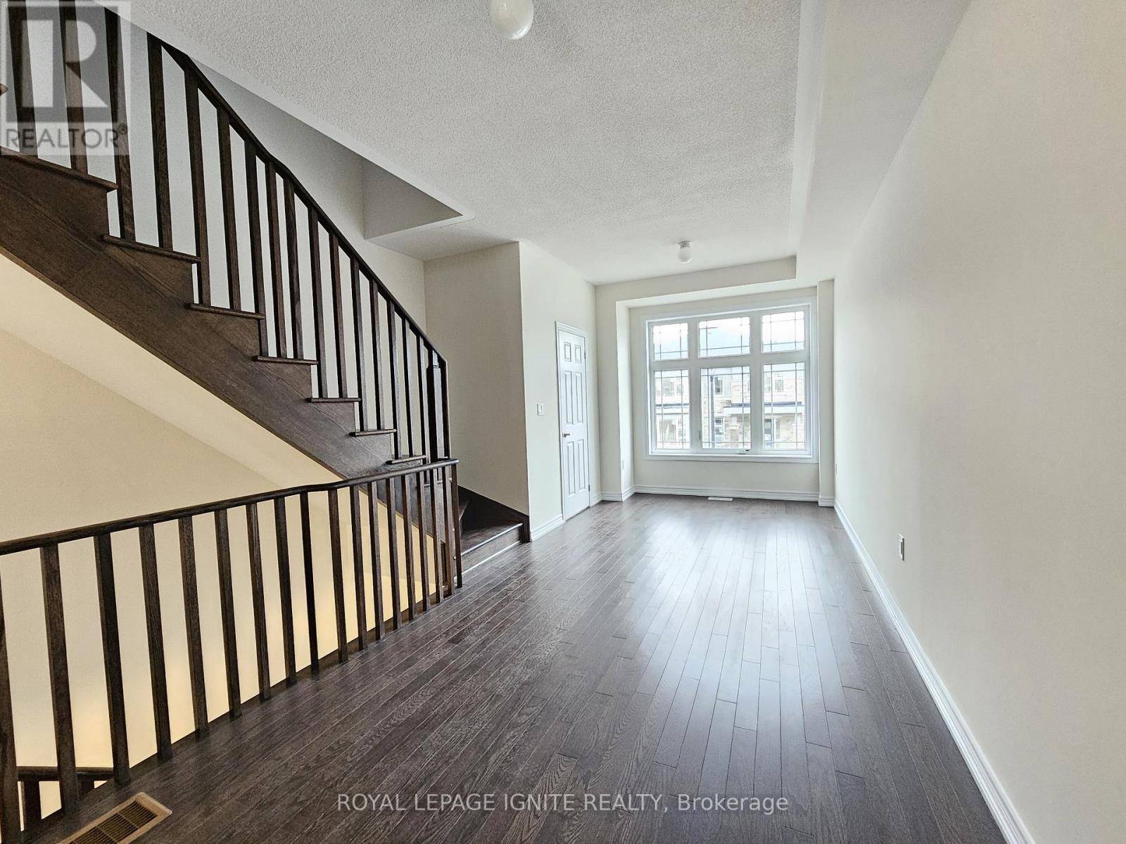 Photo 10 of 919 Crowsnest Hollow, Pickering ON