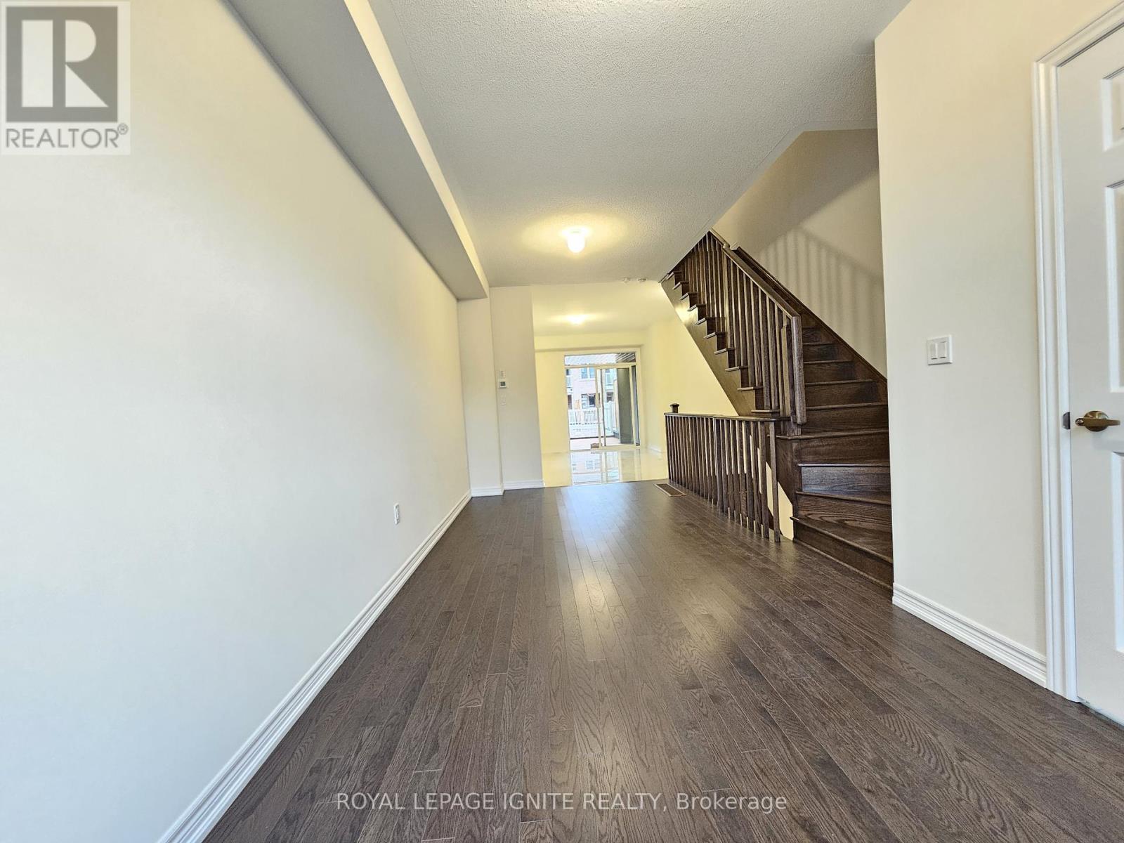 Photo 5 of 919 Crowsnest Hollow, Pickering ON