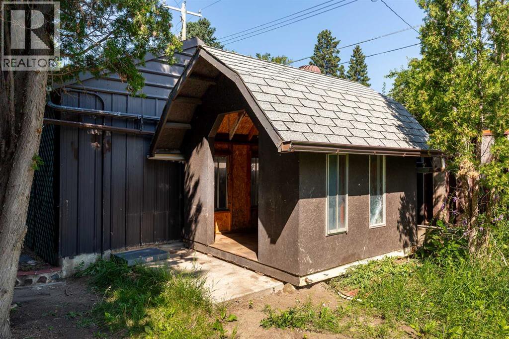 Single Family House Bungalow for Sale in   Street S Victoria Park Lethbridge 