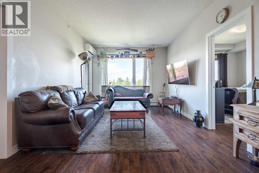 Single Family House for Sale in    Avenue NW Mount Pleasant Calgary 