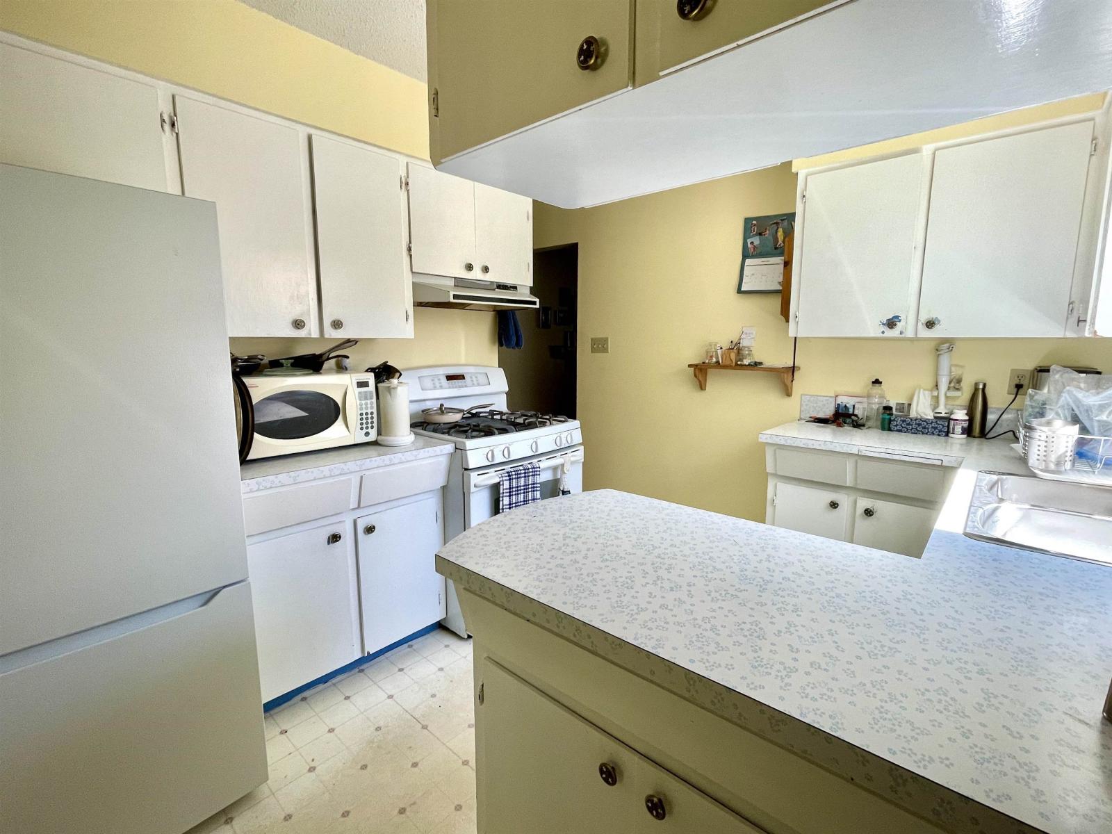 Photo 8 of 1421 129 A Street, Surrey BC