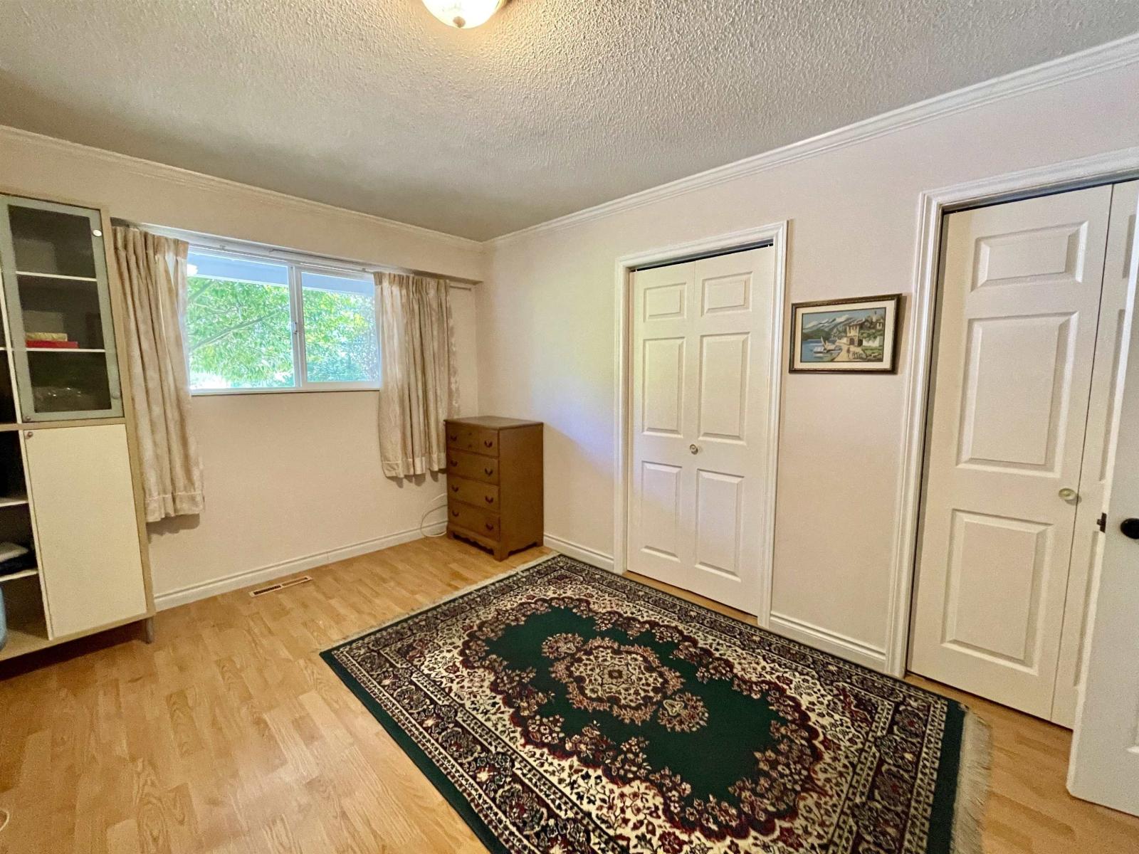 Photo 4 of 1421 129 A Street, Surrey BC